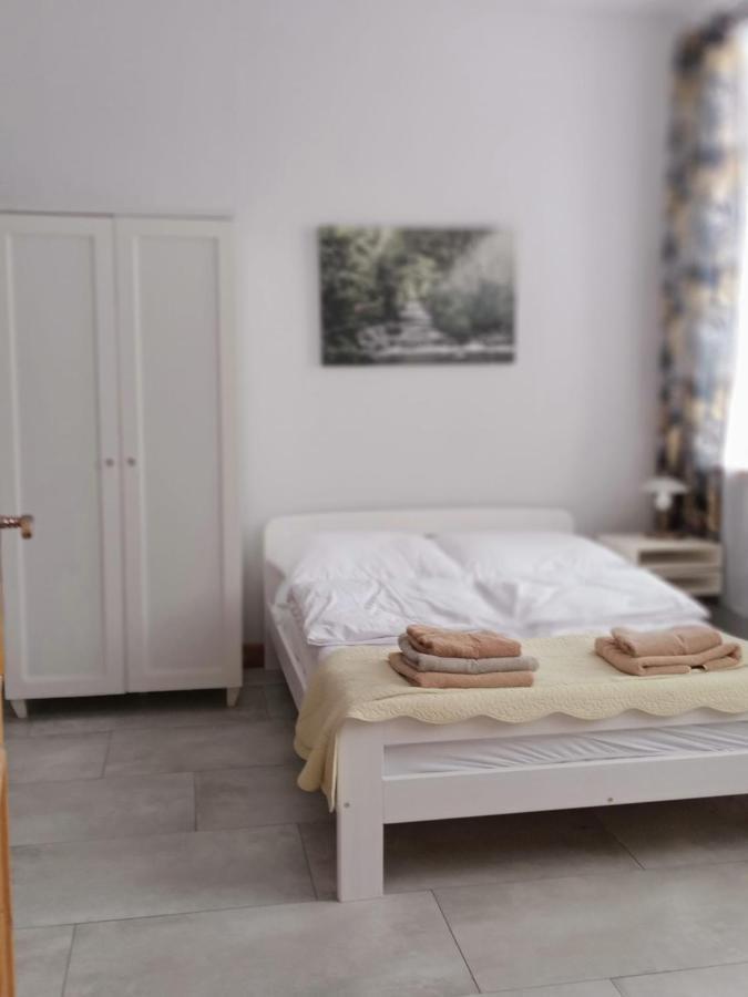 Sunny Bear Bed & Breakfast 옐레니아구라 외부 사진